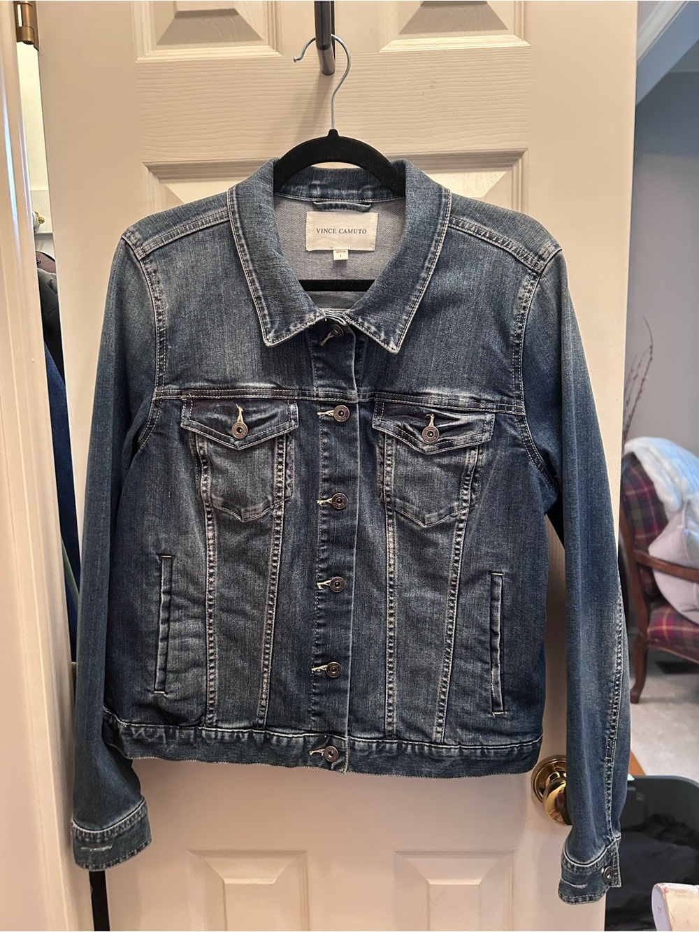 Vince Camuto Men’s Blue Denim Jacket. Size L.